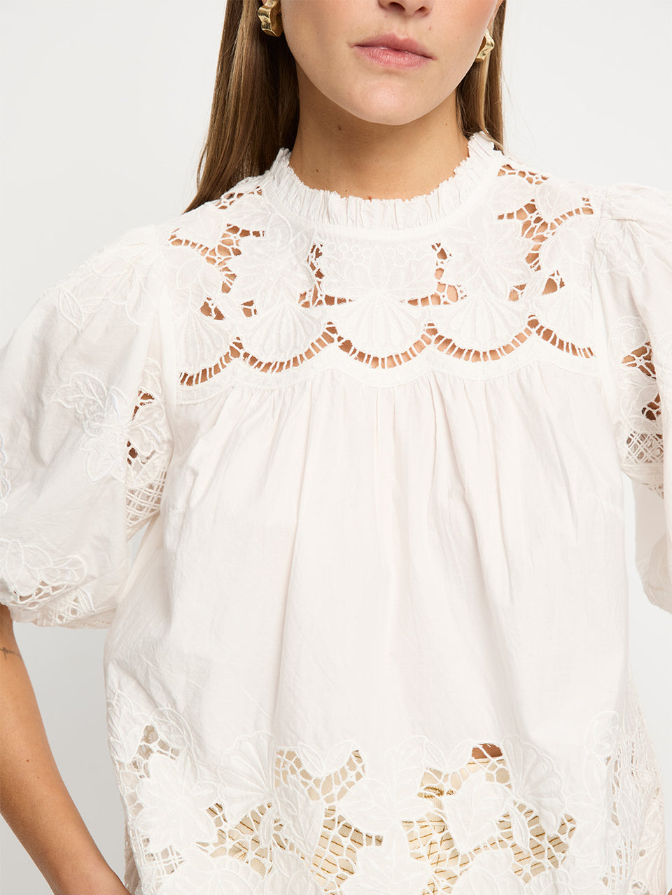 Beth Top KIVARI | Model wears white embroidery blouse