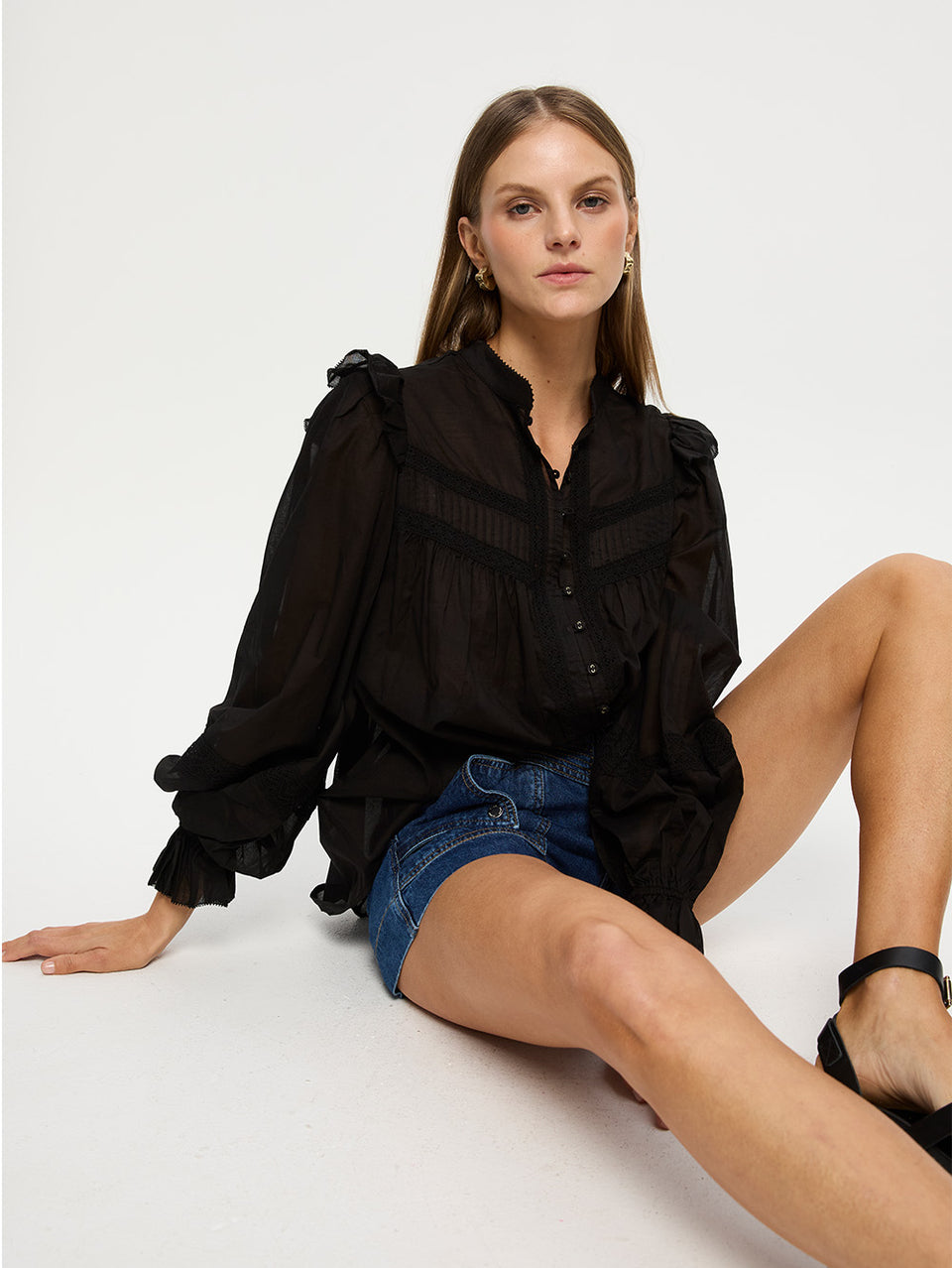 Isabella Blouse Black KIVARI | Model wears black blouse